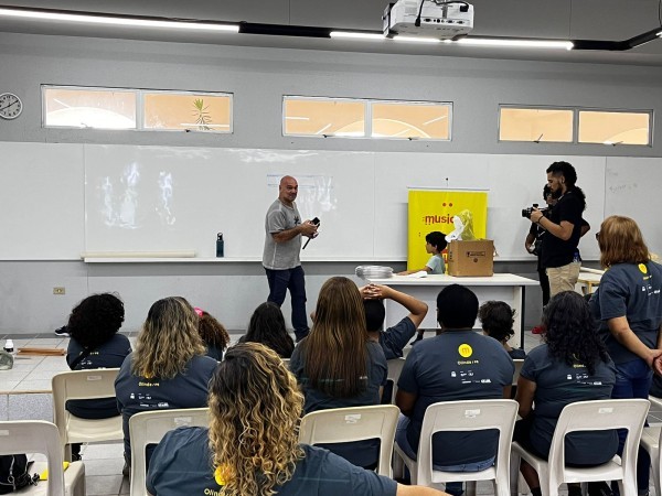 Oficina de produção de instrumentos com Musicou e Fernando Sardo.jpg